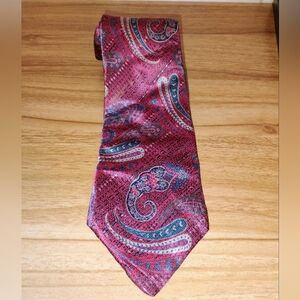 Guy Laroche Men's Magenta Blue Paisley 100% Imported Silk Tie